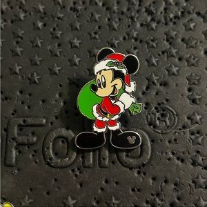 2024 Disney Pin DLR Hidden Mickey chaser